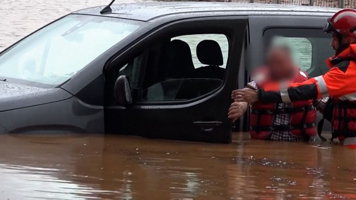Mohutné záplavy u Madridu: Nejméně dva mrtví, zavřené dálnice i železnice